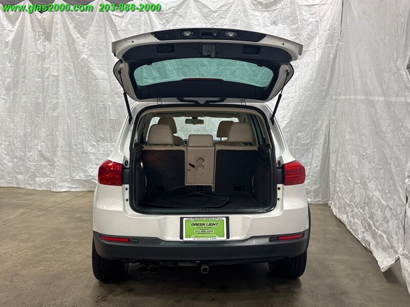 Vehicle image 21 of 34