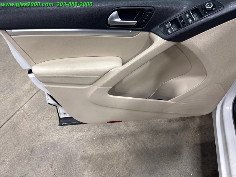 Vehicle image 25 of 34