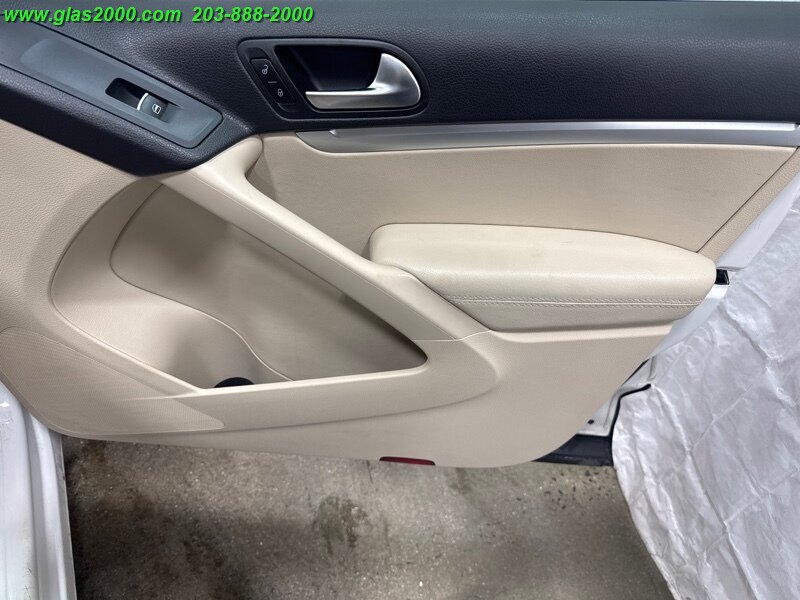 Vehicle image 26 of 34