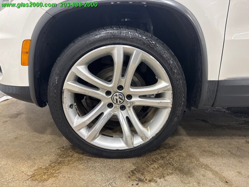 Vehicle image 28 of 34