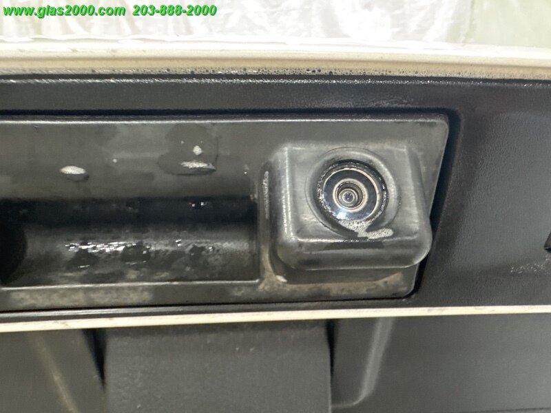 Vehicle image 27 of 34
