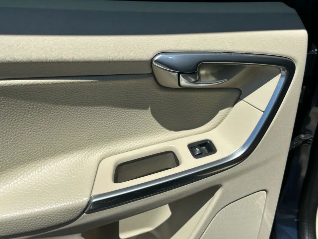 Vehicle image 40 of 48