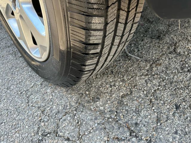 Vehicle image 21 of 48