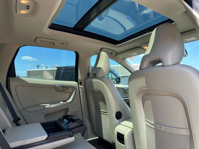 Vehicle image 26 of 48
