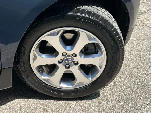 Vehicle image 17 of 48