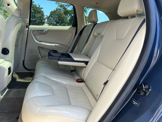 Vehicle image 25 of 48