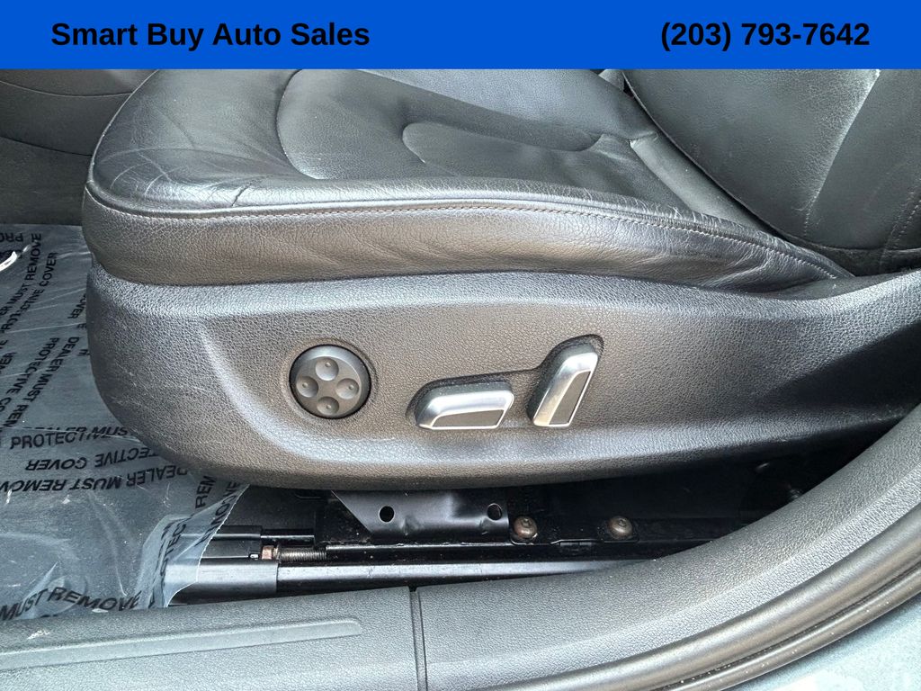 Vehicle image 31 of 34