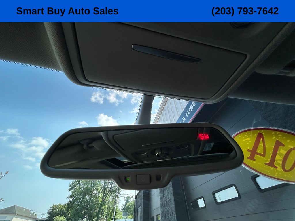 Vehicle image 19 of 34