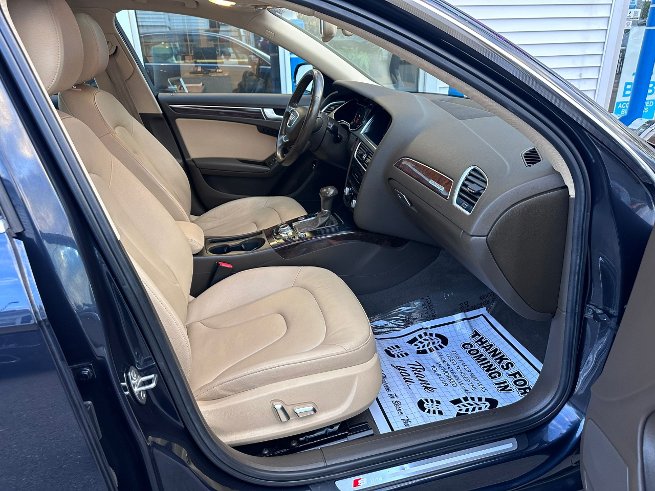 Vehicle image 14 of 18
