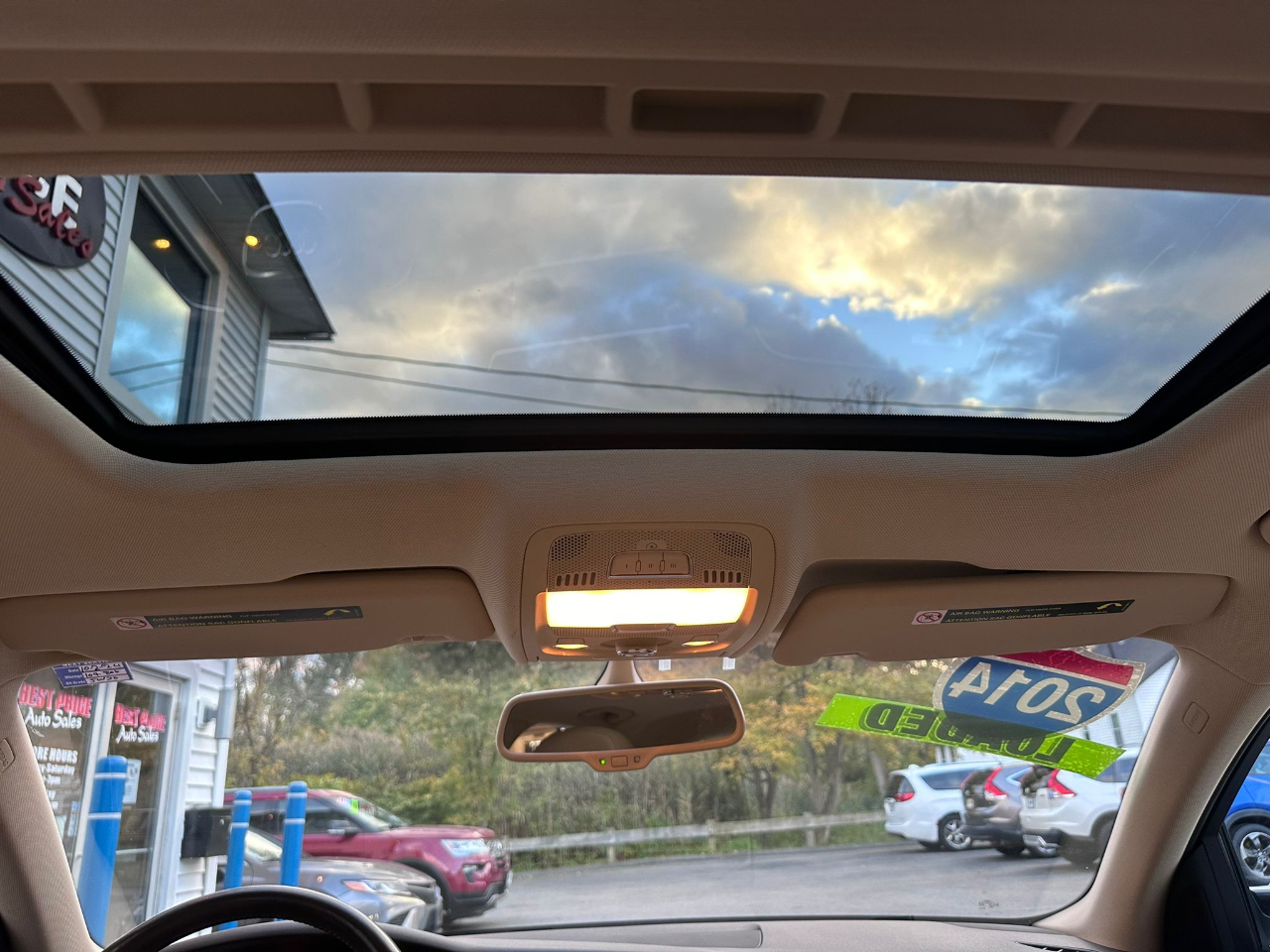 Vehicle image 17 of 18