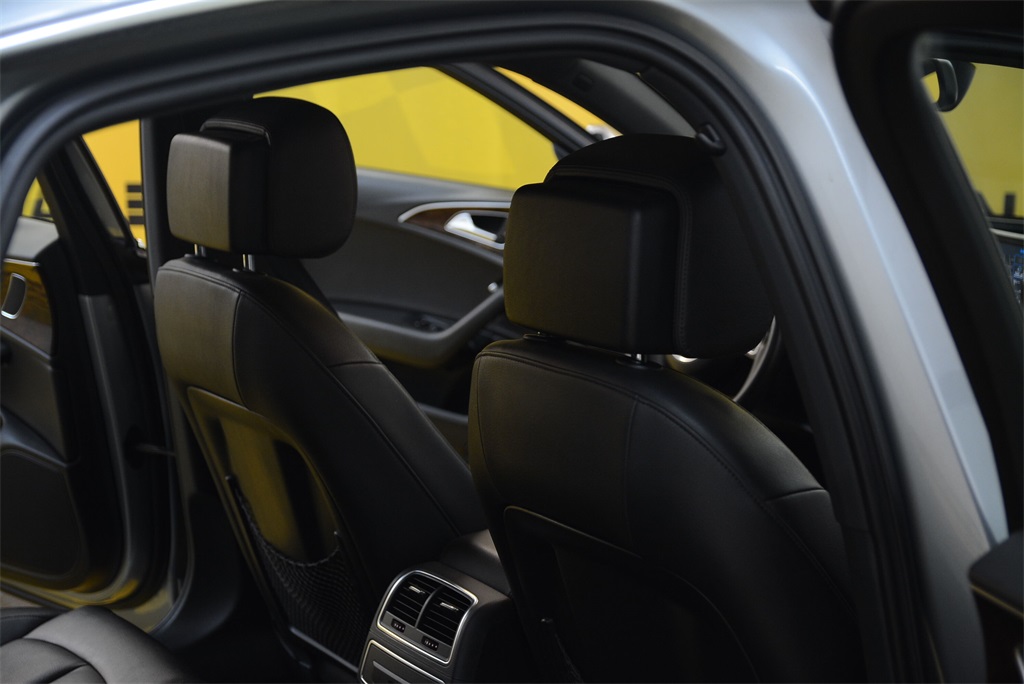 Vehicle image 31 of 41