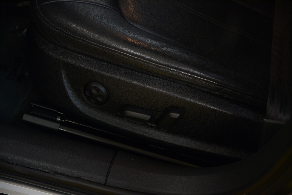 Vehicle image 13 of 41
