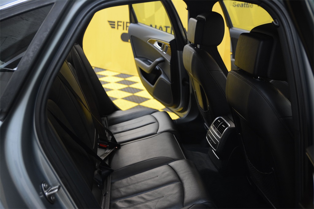 Vehicle image 32 of 41