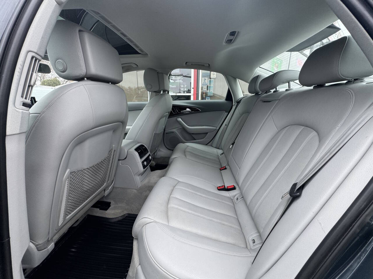 Vehicle image 14 of 34