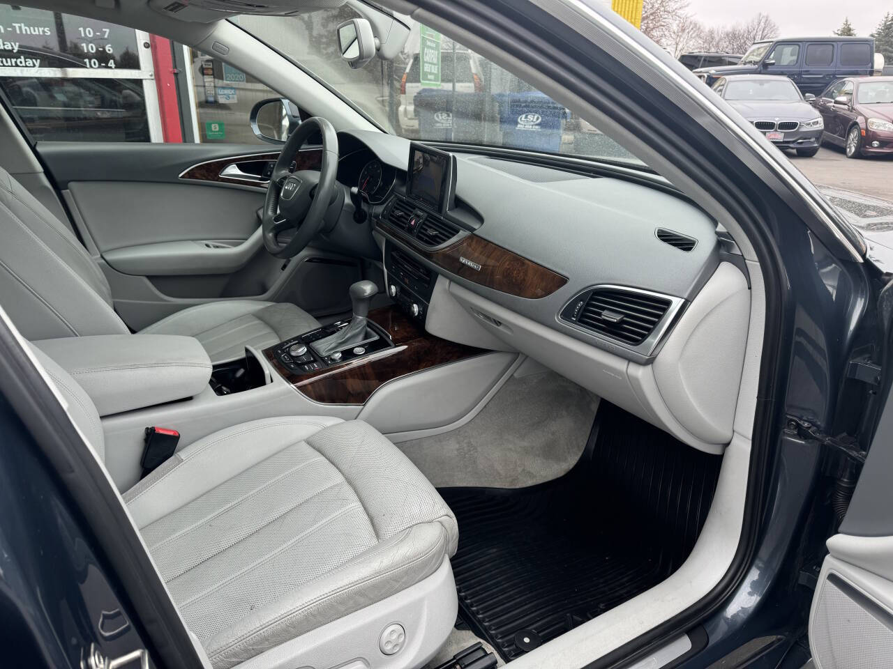Vehicle image 20 of 34