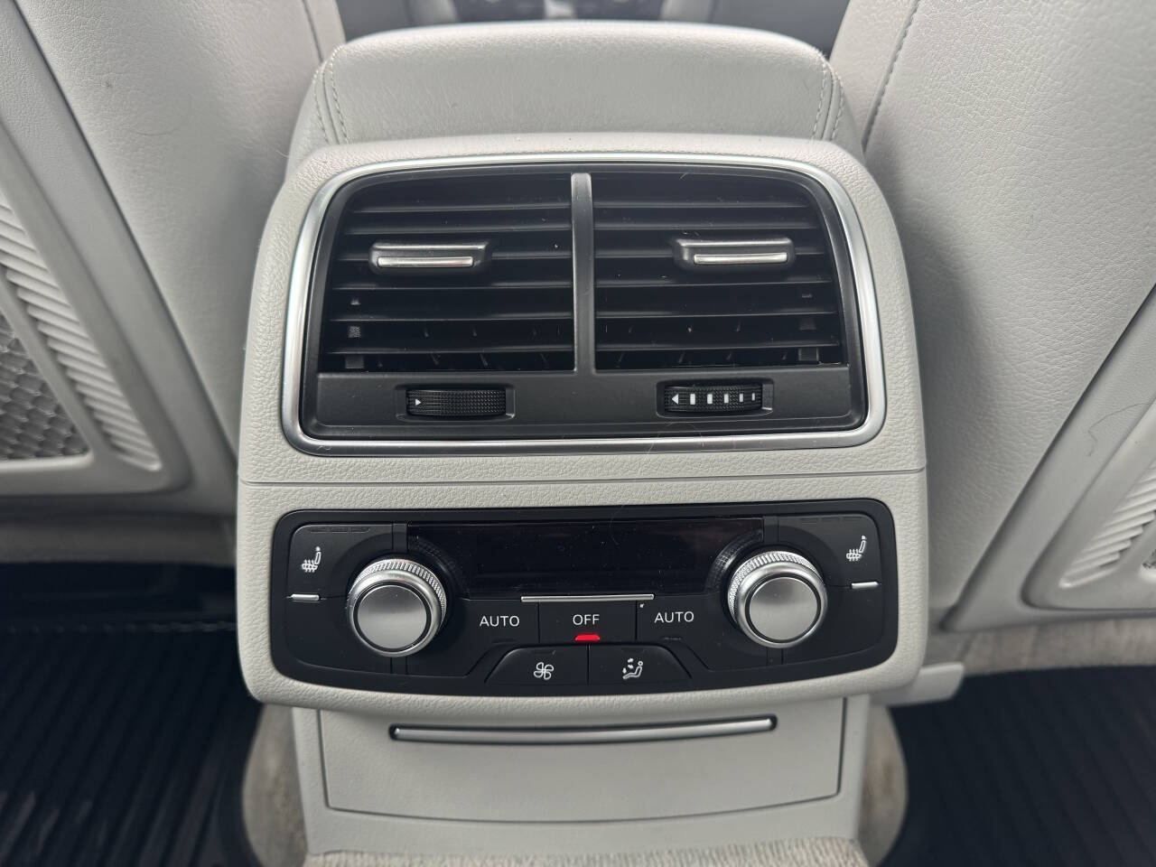 Vehicle image 23 of 34