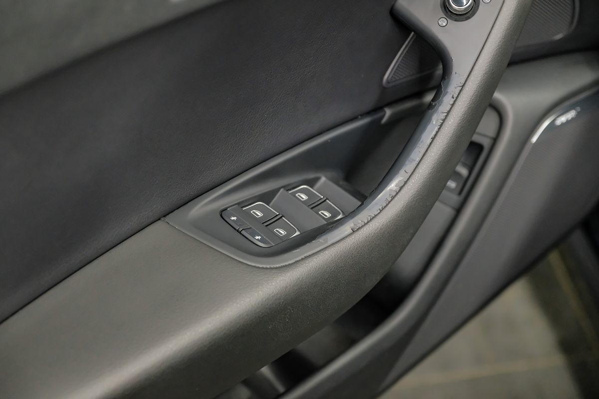 Vehicle image 37 of 56