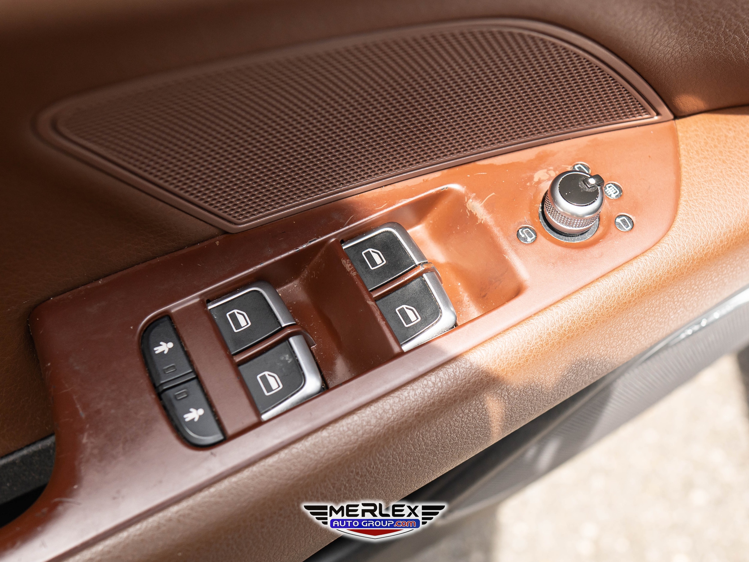 Vehicle image 33 of 50