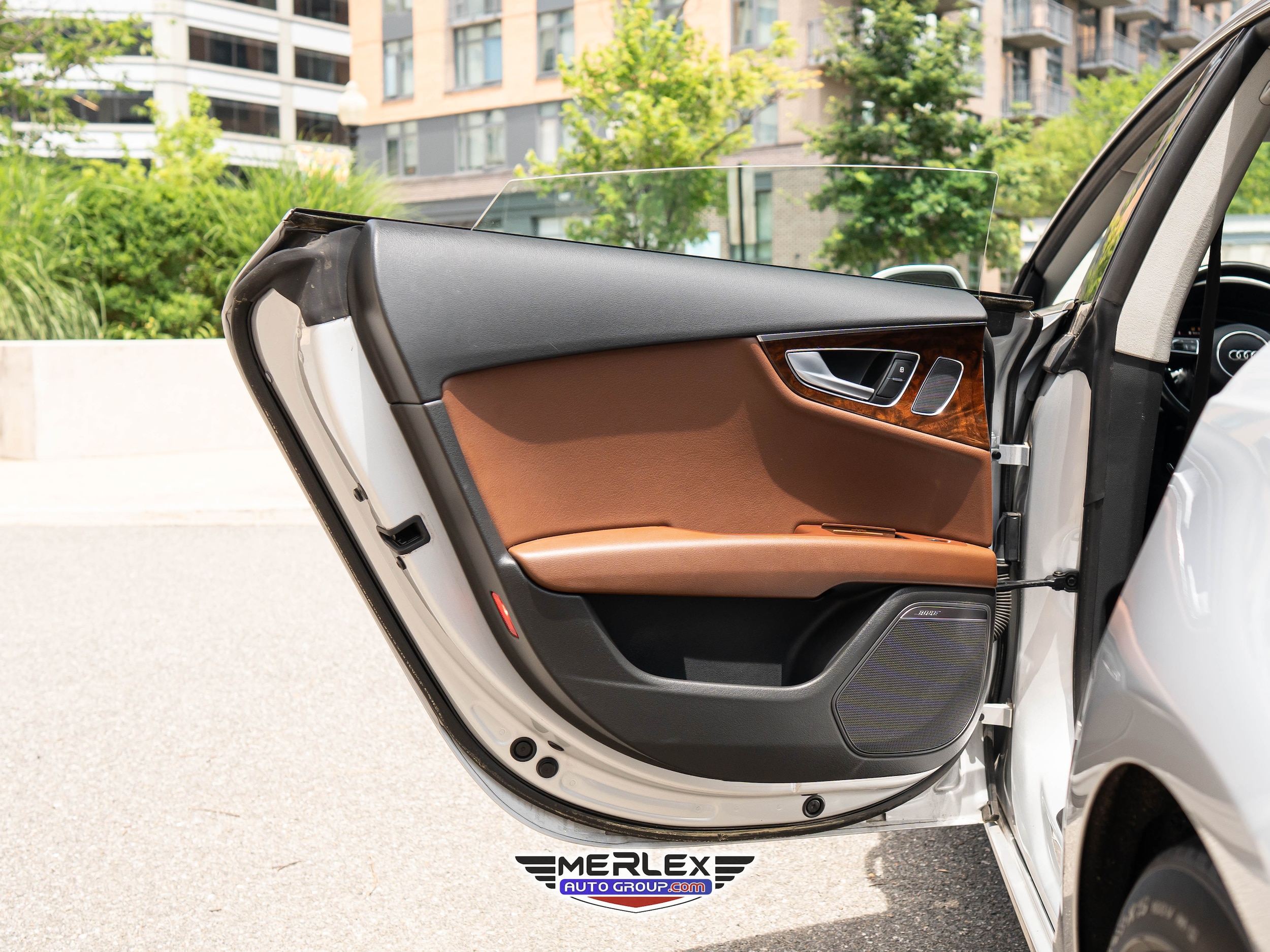 Vehicle image 41 of 50