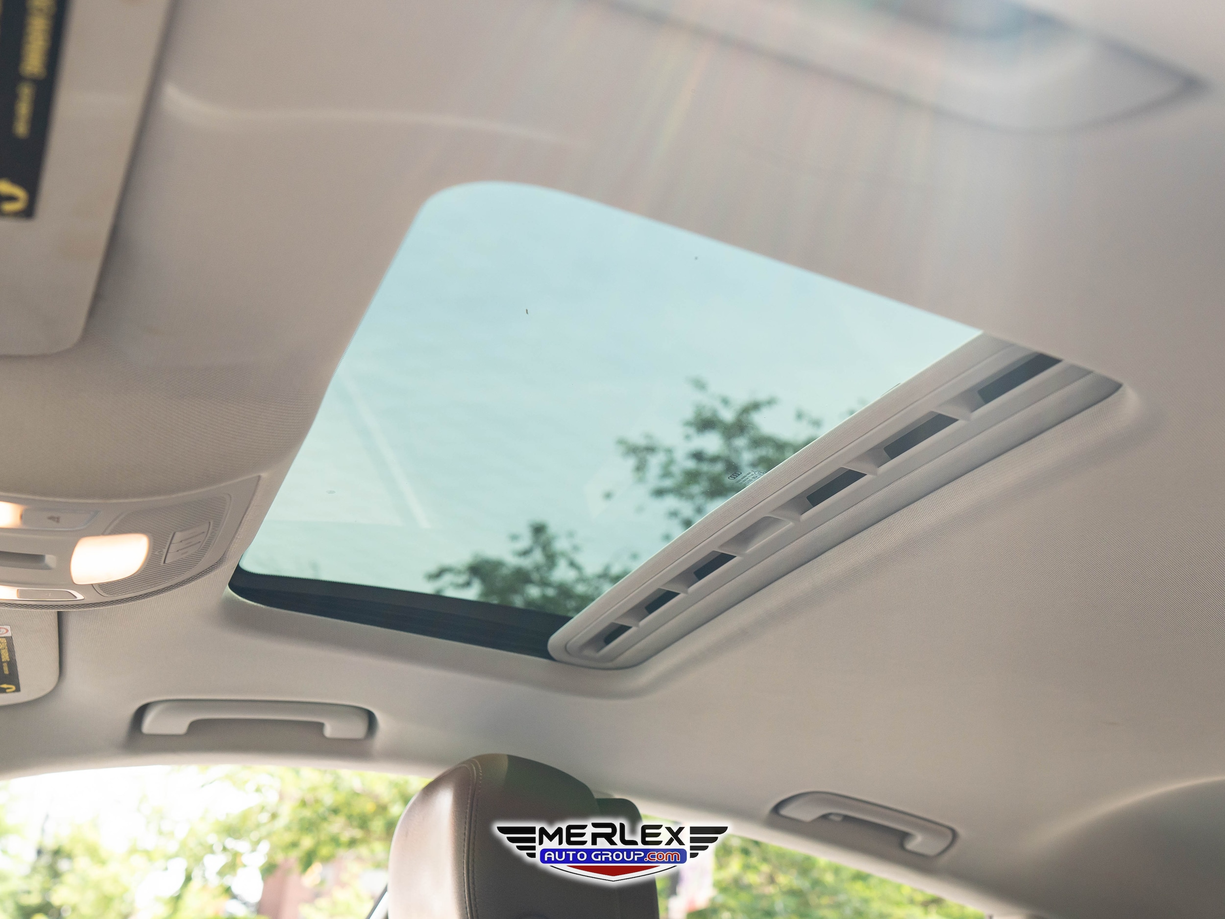 Vehicle image 21 of 50