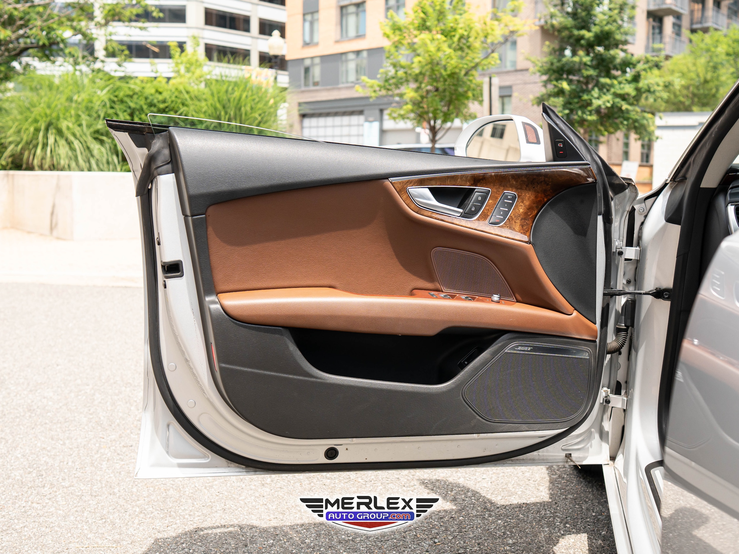 Vehicle image 40 of 50