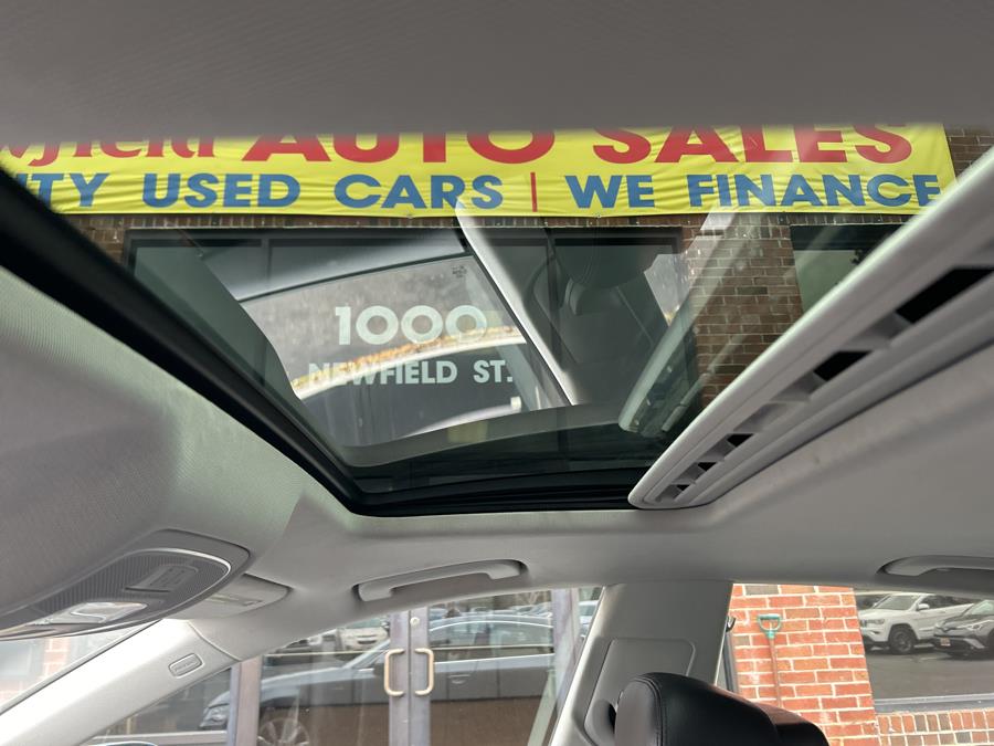 Vehicle image 10 of 11
