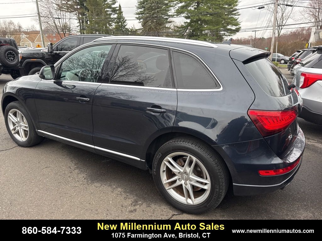 Vehicle image 4 of 11