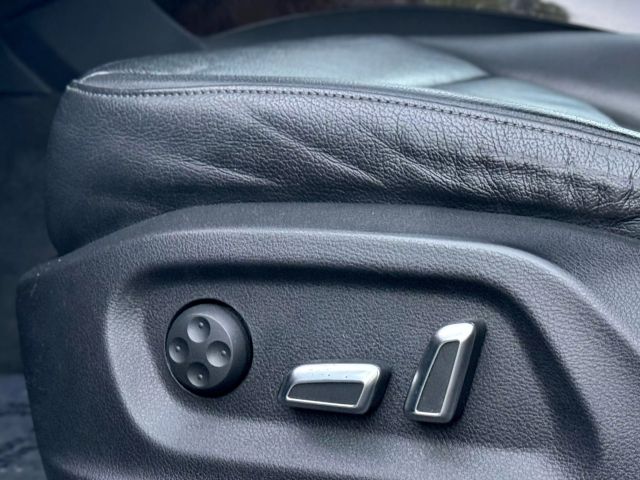 Vehicle image 18 of 24