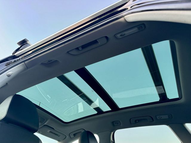 Vehicle image 22 of 24