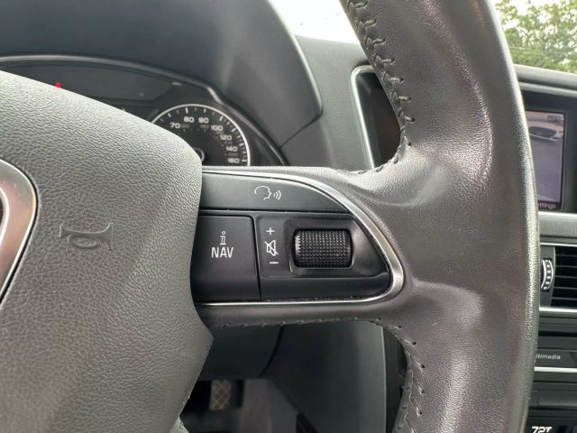 Vehicle image 33 of 38