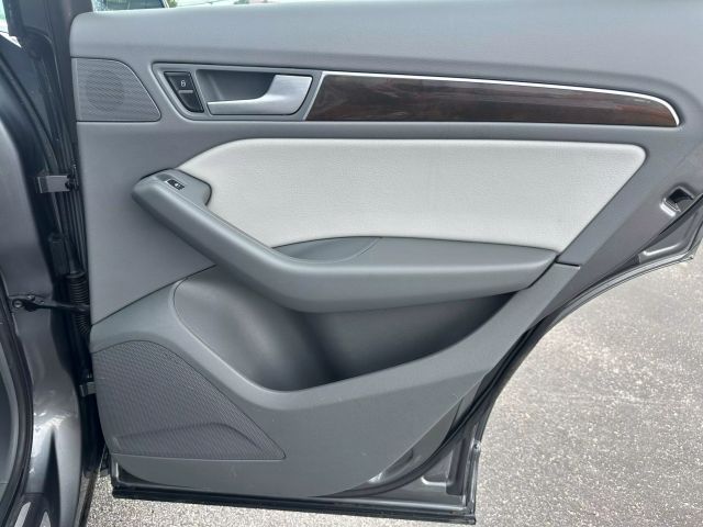 Vehicle image 18 of 38