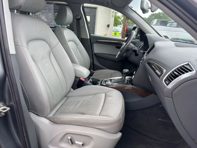 Vehicle image 21 of 38
