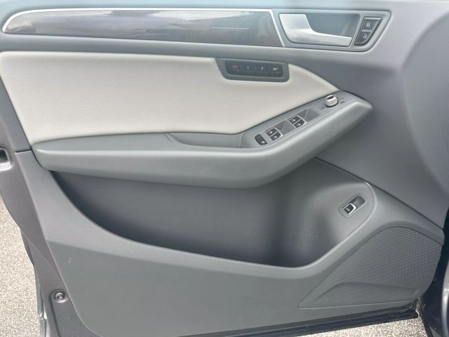 Vehicle image 10 of 38