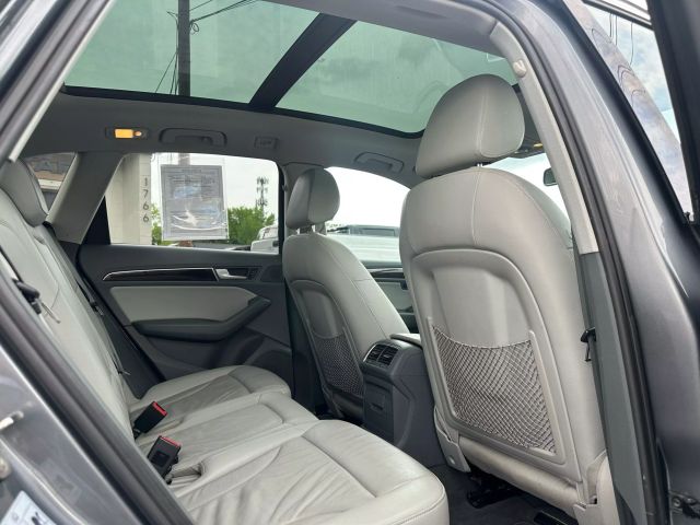 Vehicle image 19 of 38