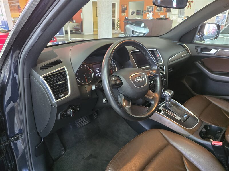 Vehicle image 11 of 37