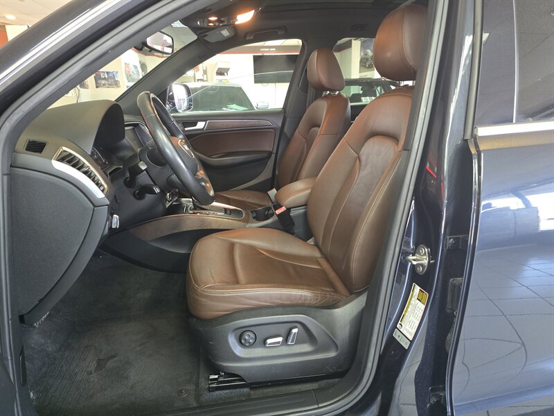 Vehicle image 8 of 37