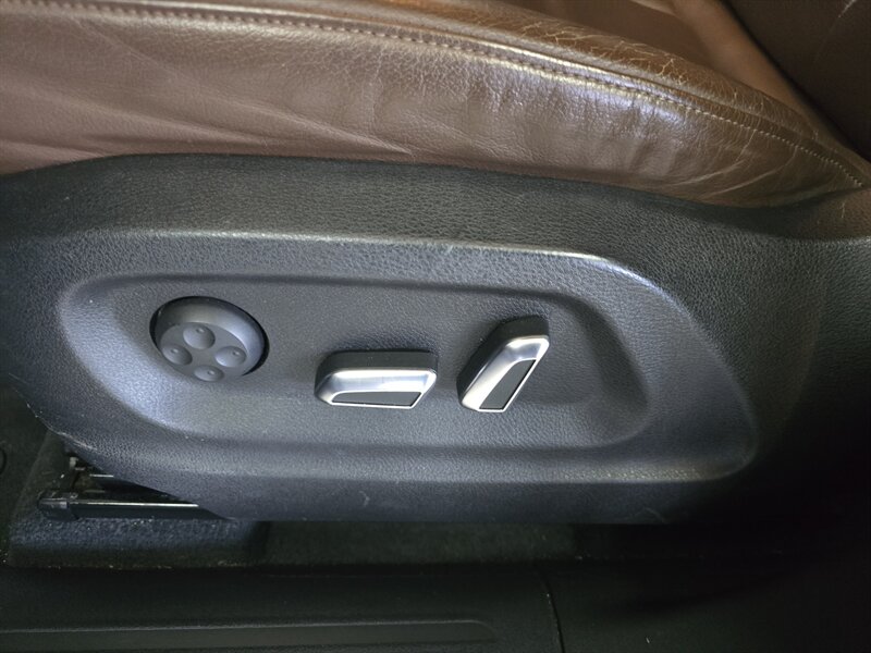 Vehicle image 26 of 37