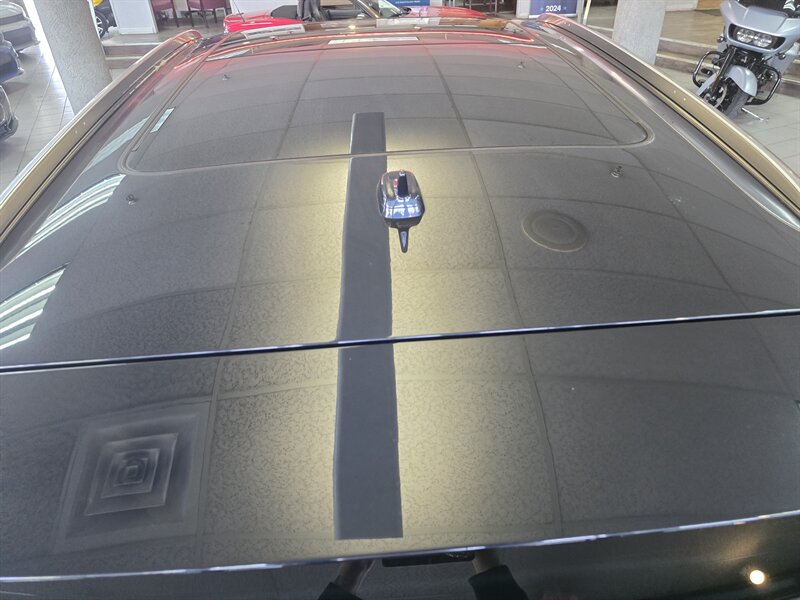Vehicle image 33 of 37