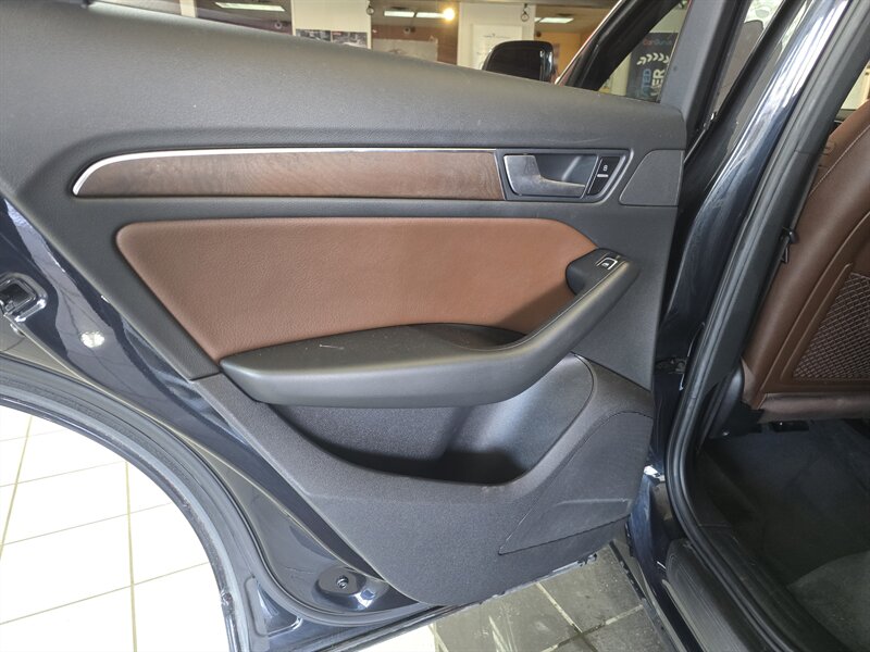 Vehicle image 10 of 37