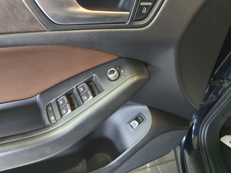 Vehicle image 27 of 37
