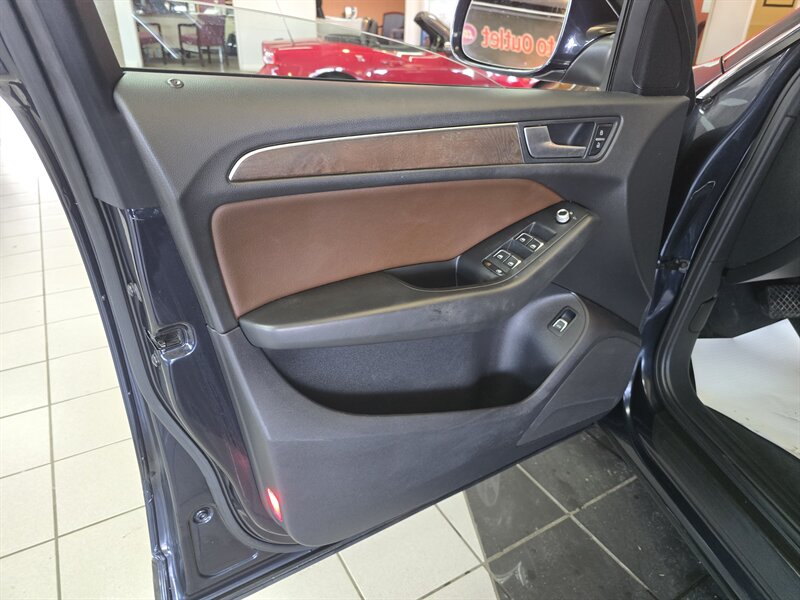 Vehicle image 7 of 37