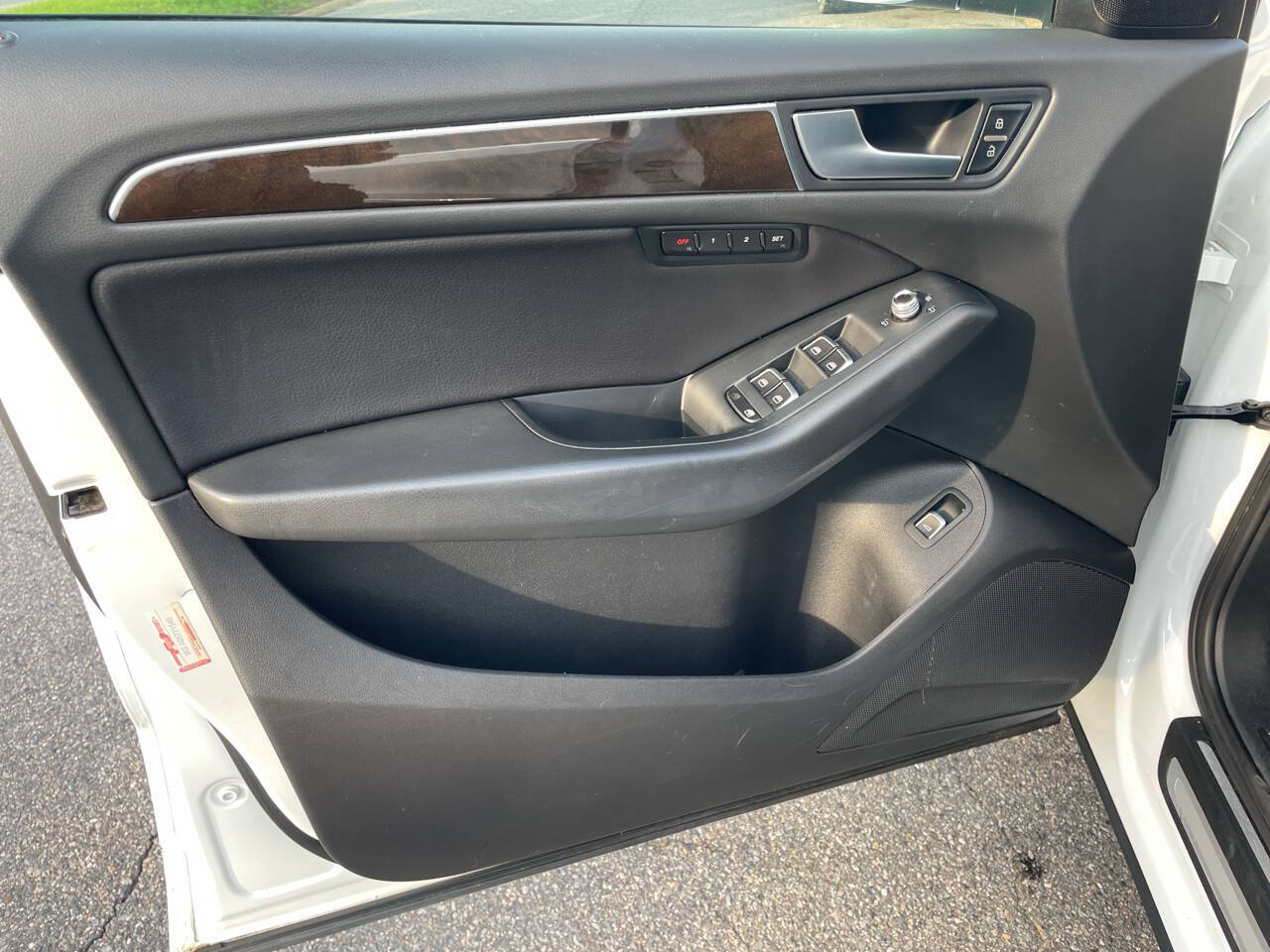 Vehicle image 16 of 39