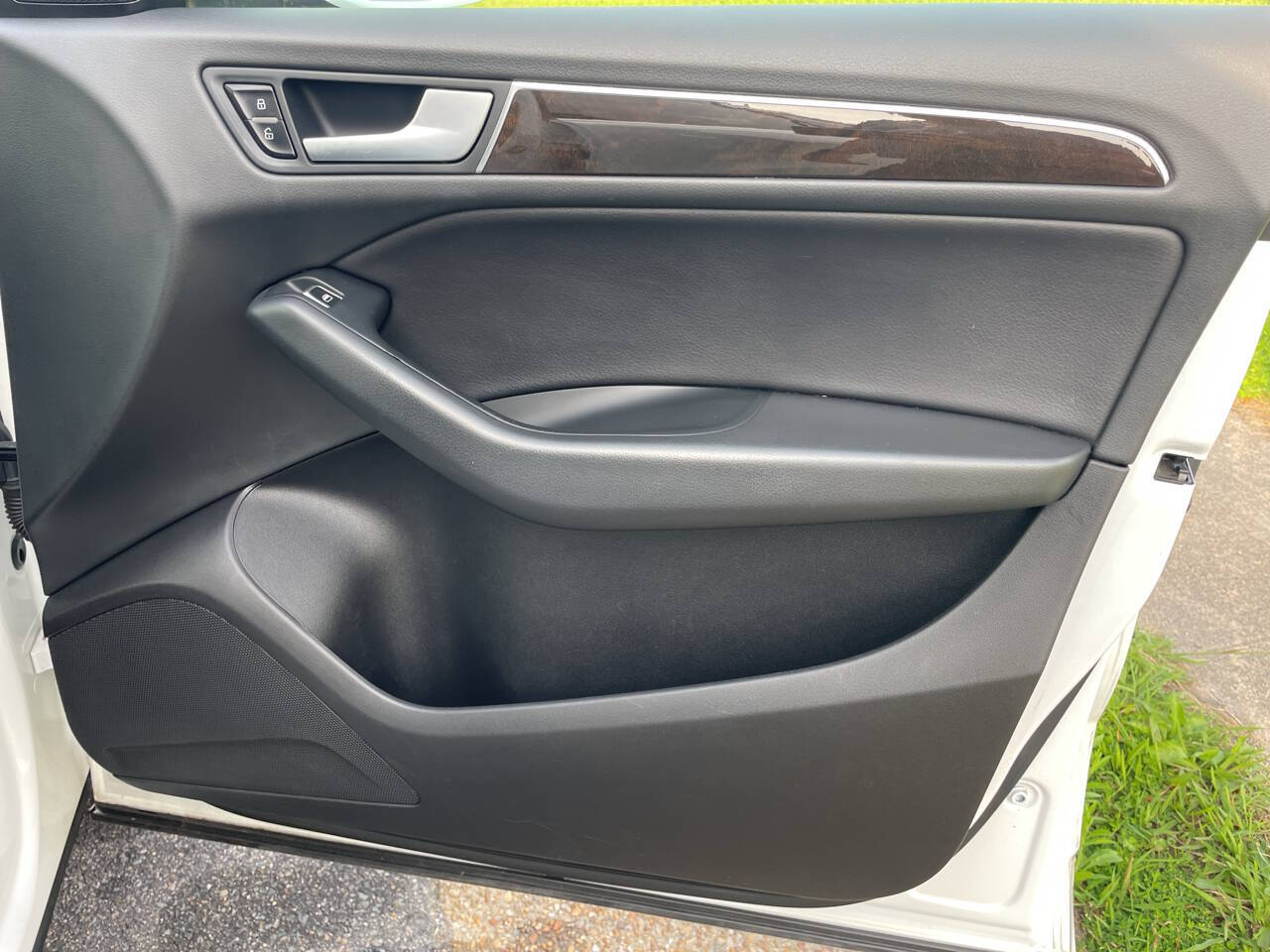 Vehicle image 25 of 39