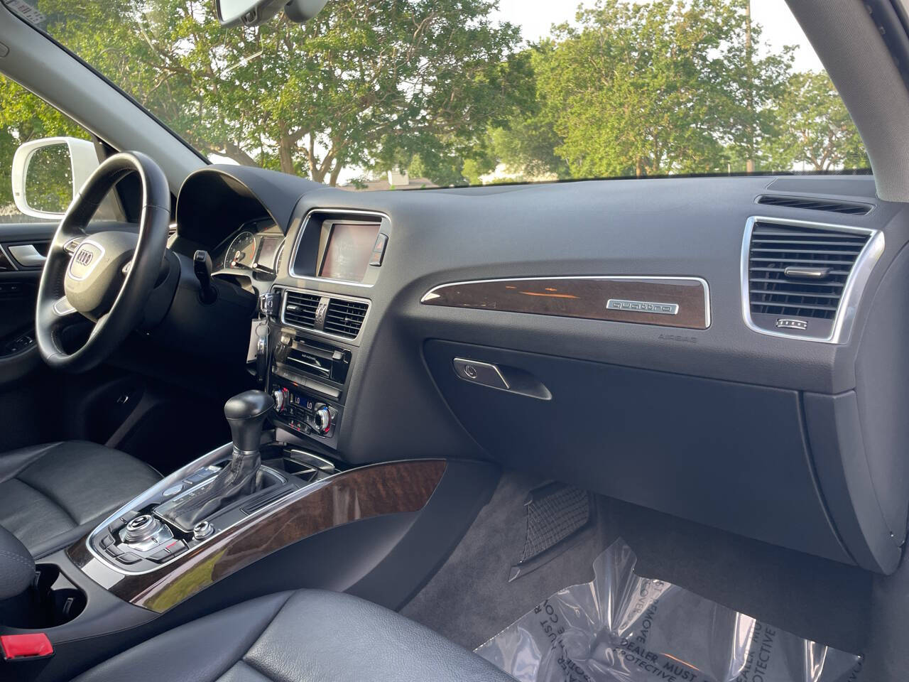 Vehicle image 24 of 39