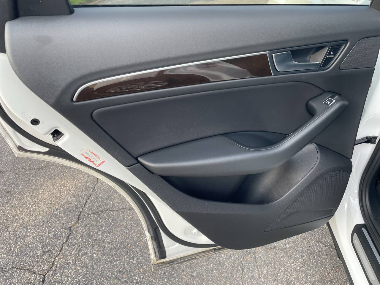Vehicle image 19 of 39