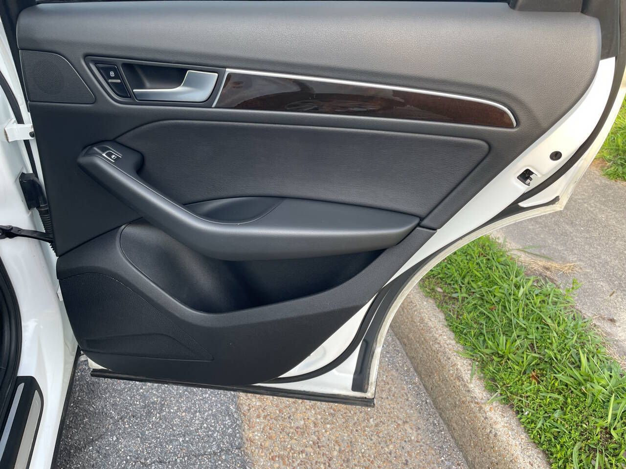 Vehicle image 22 of 39