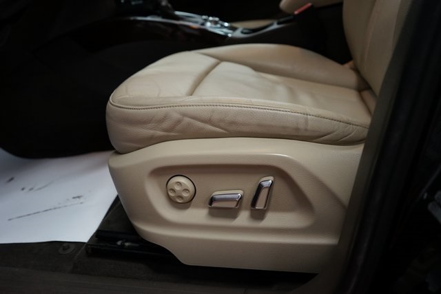 Vehicle image 21 of 50