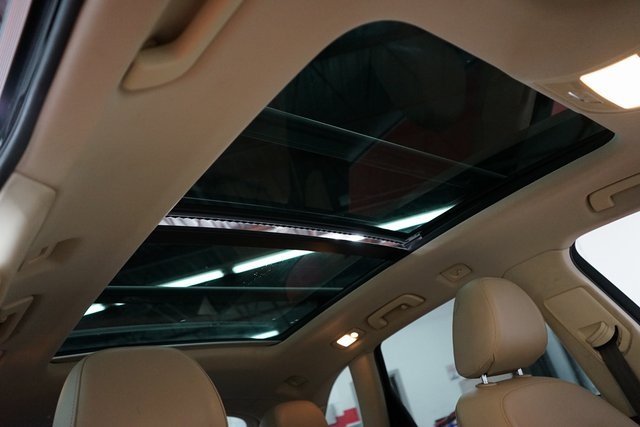 Vehicle image 12 of 50