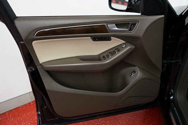 Vehicle image 17 of 50