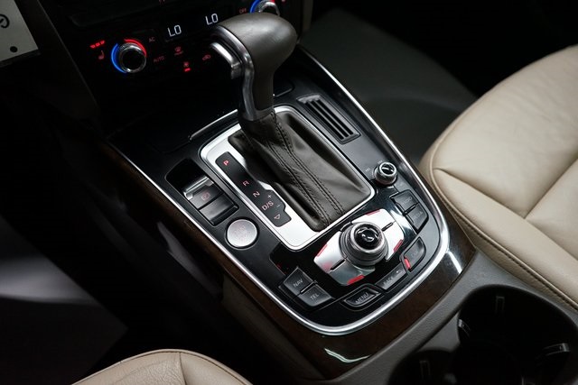 Vehicle image 32 of 50